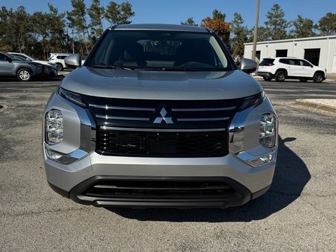 New 2026 Mitsubishi Outlander ES FWD image 2