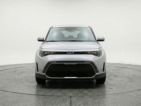 Used 2025 Kia Soul LX w/ LX Technology Package image 2