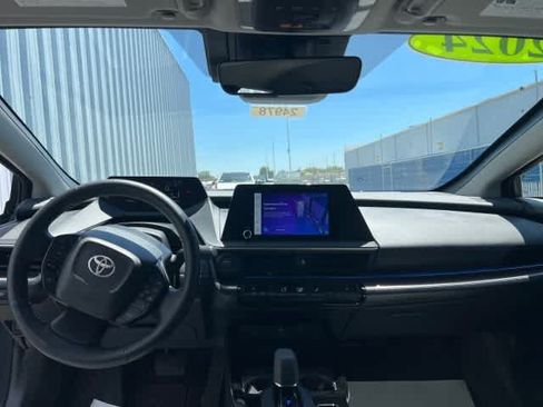 Used 2024 Toyota Prius XLE FWD image 17
