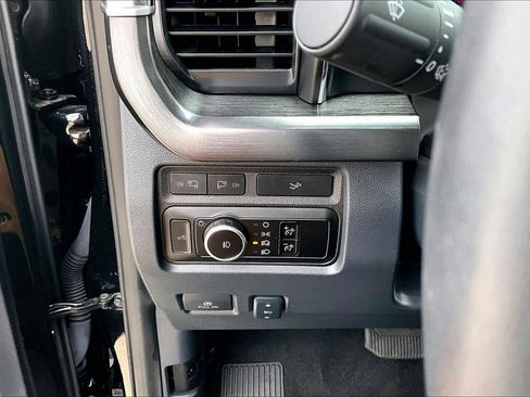Used 2024 Ford F250 Lariat w/ Lariat Ultimate Package AWD/4WD image 32