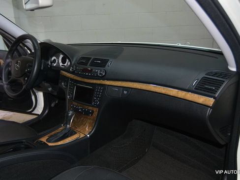 Used 2009 Mercedes-Benz E 550 Sedan image 11