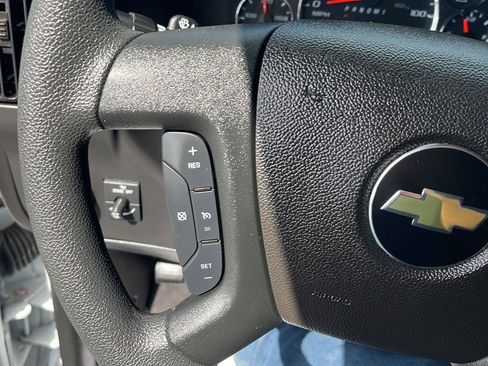 Used 2025 Chevrolet Express 3500 LT w/ LT Preferred Equipment Group RWD image 11