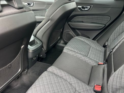 Used 2025 Volvo XC60 B5 Core w/ Protection Package Premier image 11