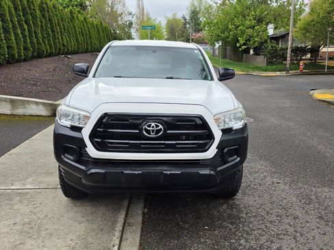 Used 2016 Toyota Tacoma SR RWD image 2