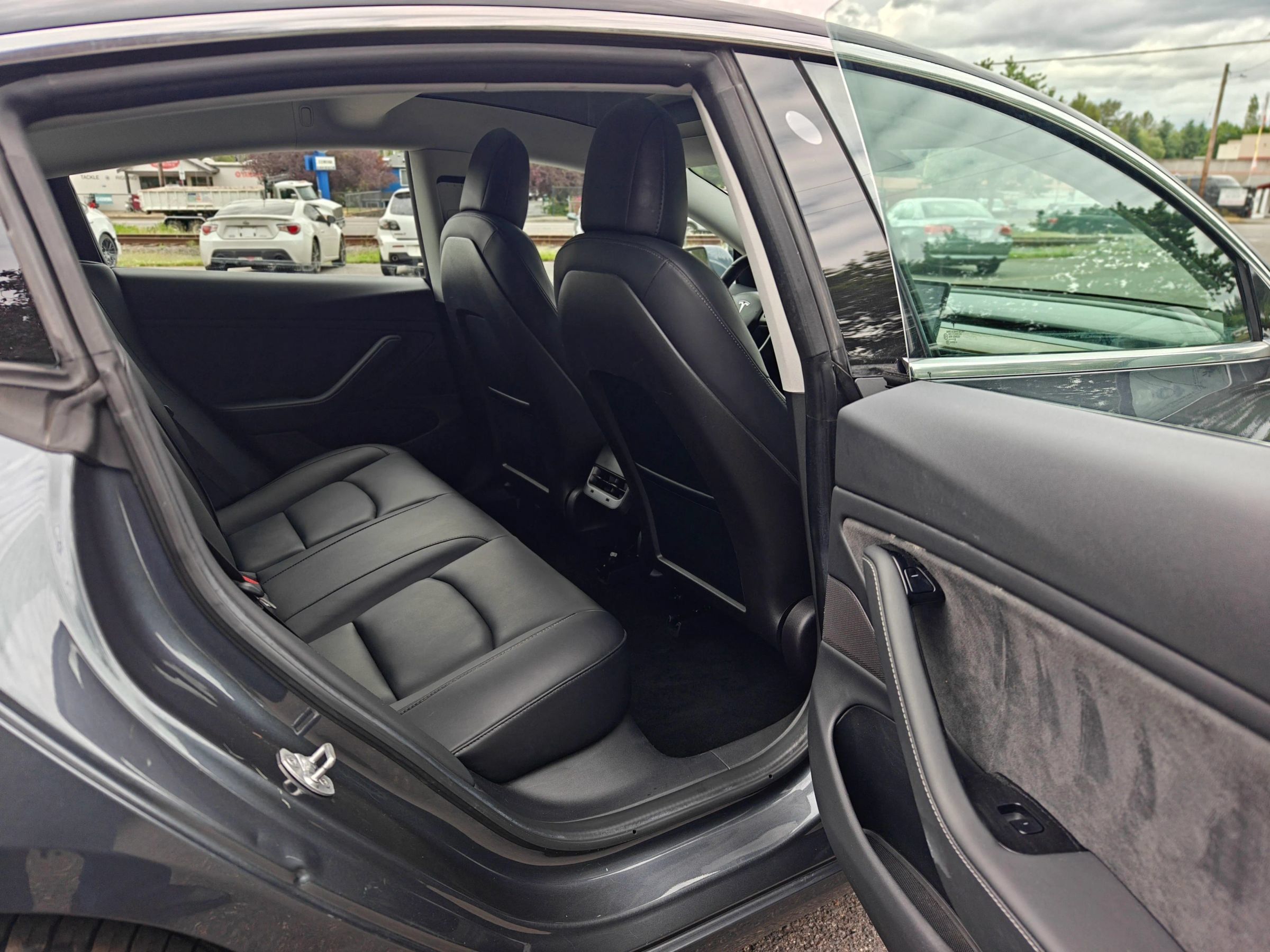 Used 2018 Tesla Model 3 Long Range RWD image 38