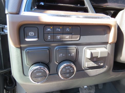 Used 2026 Chevrolet Tahoe High Country image 21