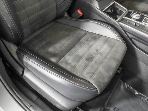 Used 2024 Mitsubishi Outlander AWD image 45