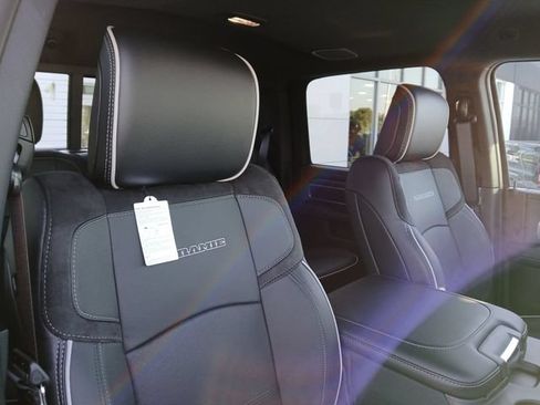 New 2025 RAM 2500 Laramie AWD/4WD image 30