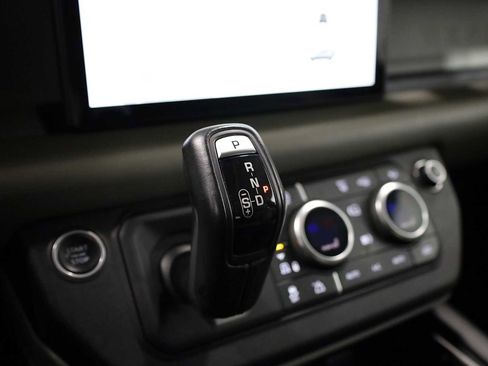 Used 2020 Land Rover Defender 110 SE image 27
