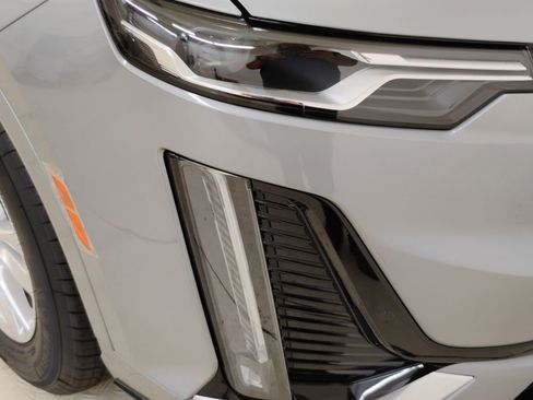 New 2025 Cadillac XT6 Luxury image 10