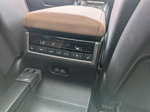 Used 2024 Lexus GX 550 w/ Accessory Package (2T) AWD/4WD image 37