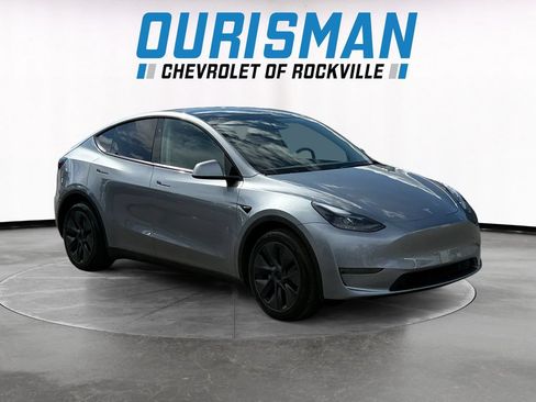 Used 2024 Tesla Model Y Long Range AWD/4WD image 1