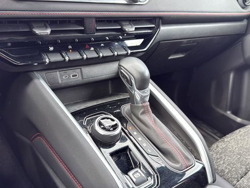 Used 2023 Chevrolet Colorado Z71 w/ Z71 Convenience Package 2 image 17