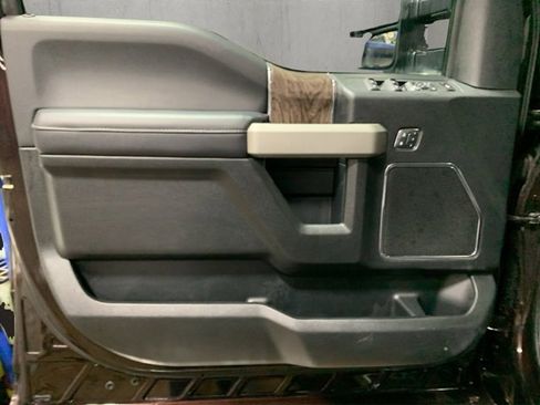 Used 2019 Ford F250 Lariat w/ Lariat Ultimate Package image 18