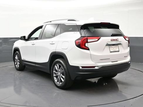 Used 2023 GMC Terrain SLT AWD/4WD image 3