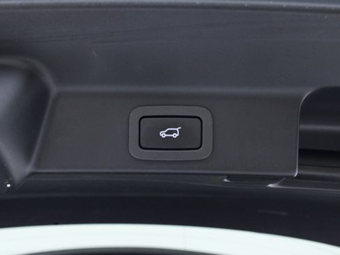 Used 2018 Jaguar F-PACE S image 12