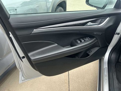 Used 2018 Buick LaCrosse Essence FWD image 21