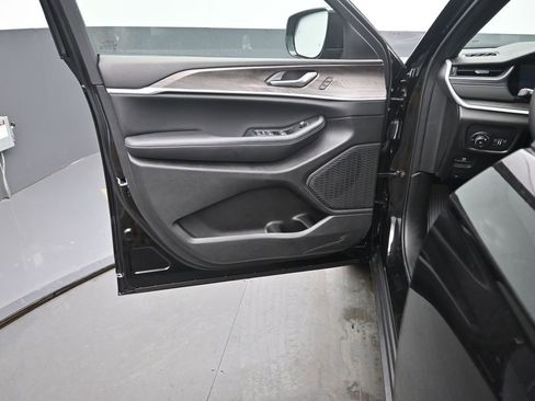 New 2025 Jeep Grand Cherokee L Limited image 12