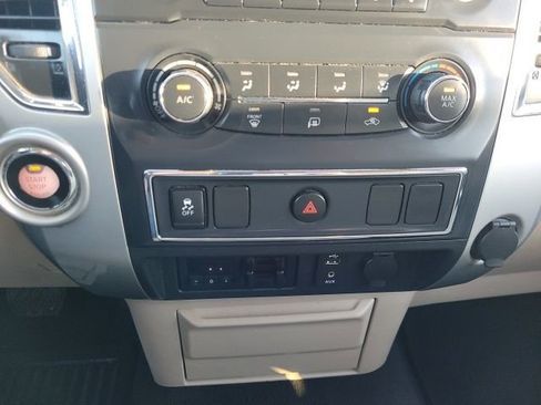 Used 2017 Nissan Titan SV image 17