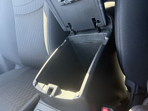 Used 2020 Nissan Rogue SV FWD image 11