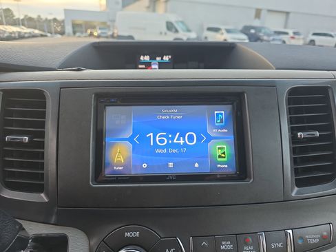 Used 2011 Toyota Sienna XLE image 24