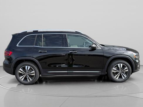Used 2026 Mercedes-Benz GLB 250 4MATIC image 6