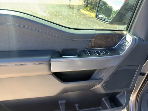 Used 2021 Ford F150 Lariat w/ Trailer Tow Package image 31