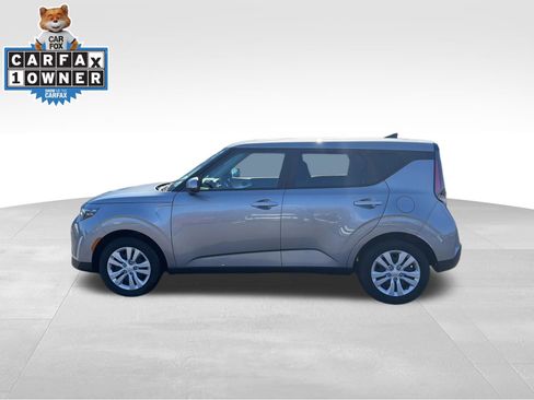 Used 2025 Kia Soul LX image 8