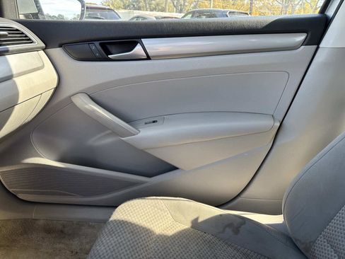 Used 2012 Volkswagen Passat 2.5 S image 47