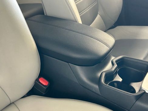 Used 2020 Toyota RAV4 XLE Premium image 34