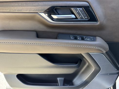 Used 2025 GMC Yukon Denali Ultimate w/ LPO, Floor Liner Package AWD/4WD image 14