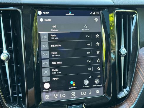 Certified 2023 Volvo XC60 T8 Plus w/ Protection Package Premier image 21