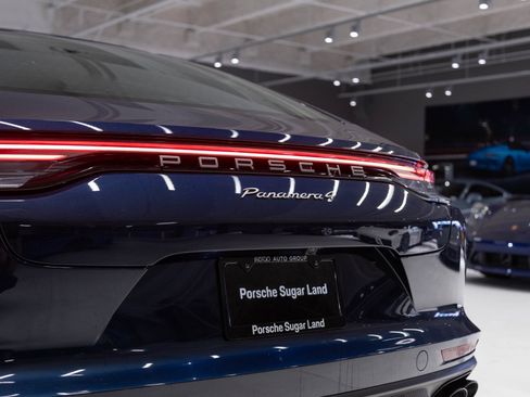 Used 2023 Porsche Panamera 4 Platinum Edition image 33