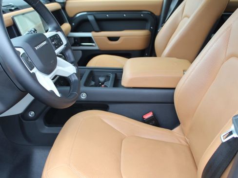 Used 2024 Land Rover Defender 130 S image 21