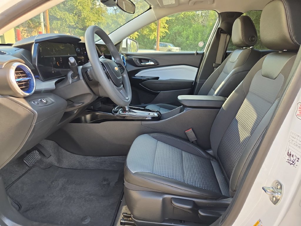 Used 2026 Chevrolet Trax LT FWD image 25
