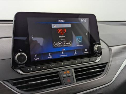 Used 2025 Nissan Altima 2.5 SV FWD image 24