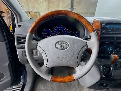 Used 2009 Toyota Sienna XLE Limited AWD/4WD image 11