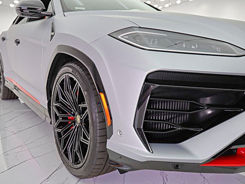 Used 2025 Lamborghini Urus SE AWD/4WD image 20