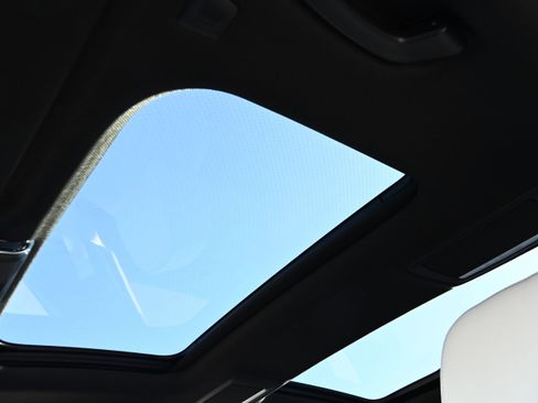 Used 2020 BMW 750i xDrive w/ Executive Package image 26