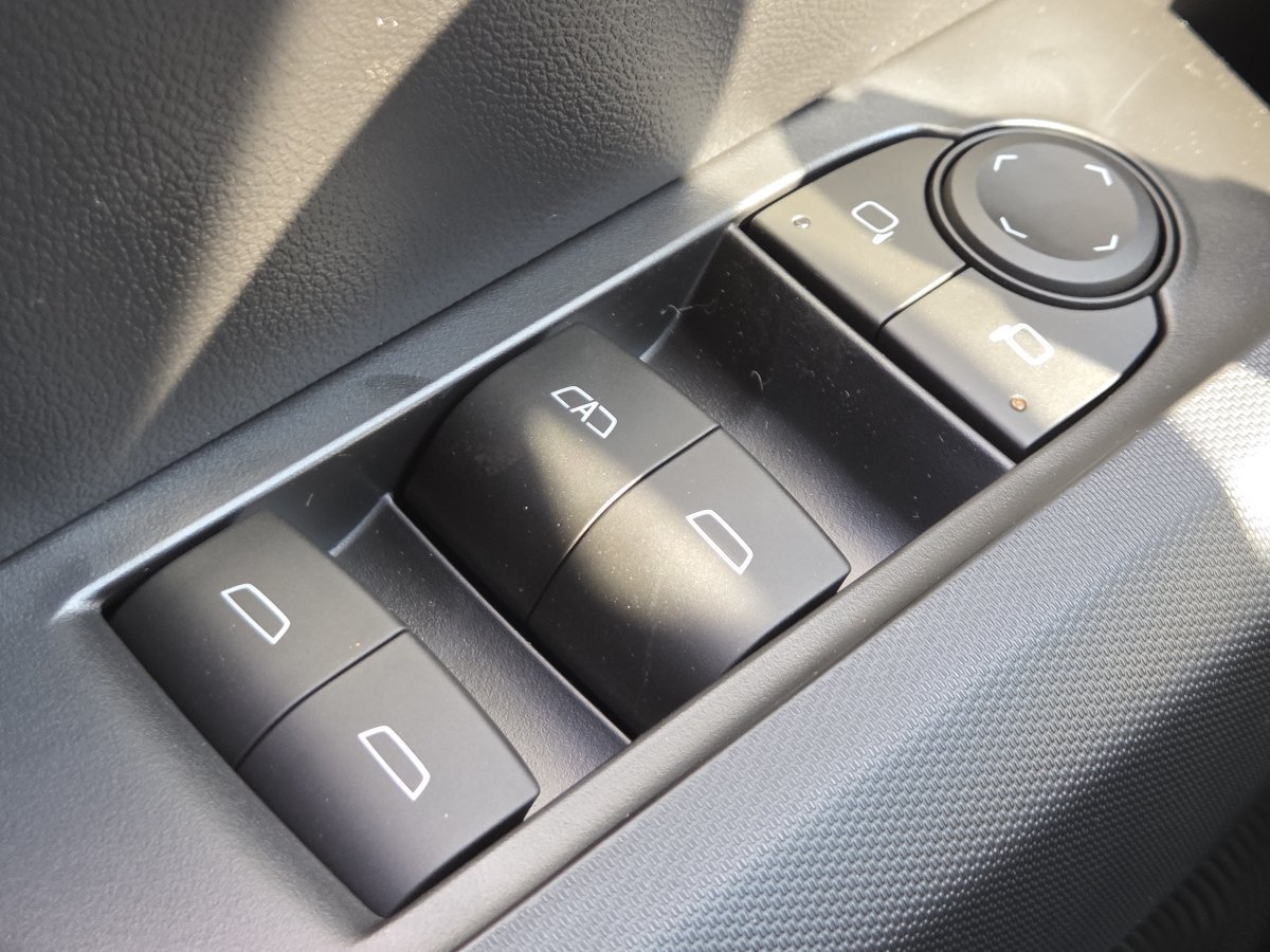 New 2026 Chevrolet Colorado Trail Boss AWD/4WD image 35