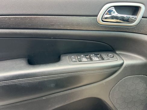 Used 2018 Jeep Grand Cherokee Altitude image 15