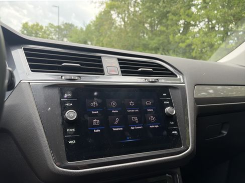 Used 2023 Volkswagen Tiguan SE AWD/4WD image 30