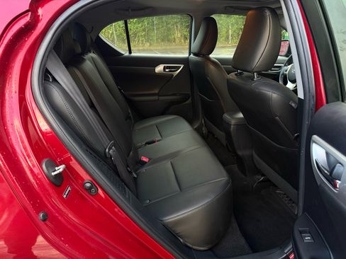 Used 2011 Lexus CT 200h image 21