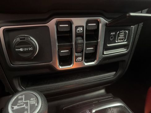 Certified 2025 Jeep Wrangler Unlimited Sahara AWD/4WD image 14