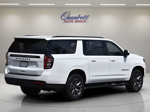 Used 2024 Chevrolet Suburban Z71 w/ Luxury Package AWD/4WD image 4
