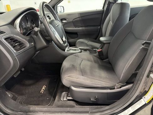 Used 2013 Chrysler 200 Touring FWD image 20