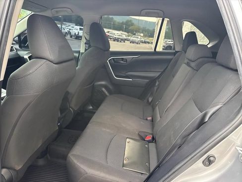 Used 2021 Toyota RAV4 LE AWD/4WD image 10