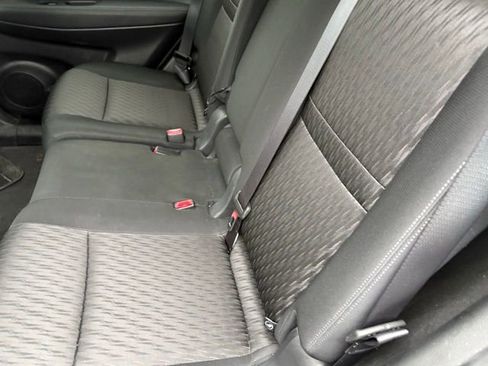 Used 2018 Nissan Rogue SV image 12