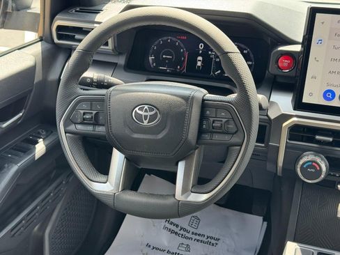 Certified 2025 Toyota Tacoma TRD Off-Road AWD/4WD image 12