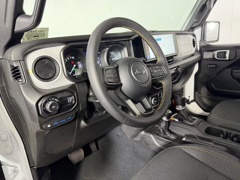 Used 2024 Jeep Wrangler Unlimited w/ Convenience Group image 21